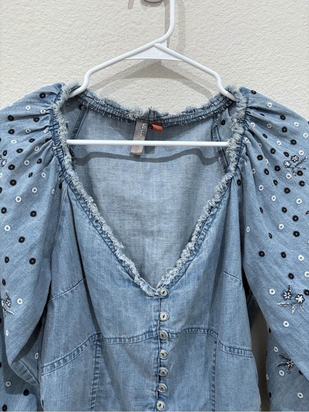 Anthropologie Pilcro Embroidered Chambray Denim Blouse XS Boho Frayed Festival - Picture 5 of 10